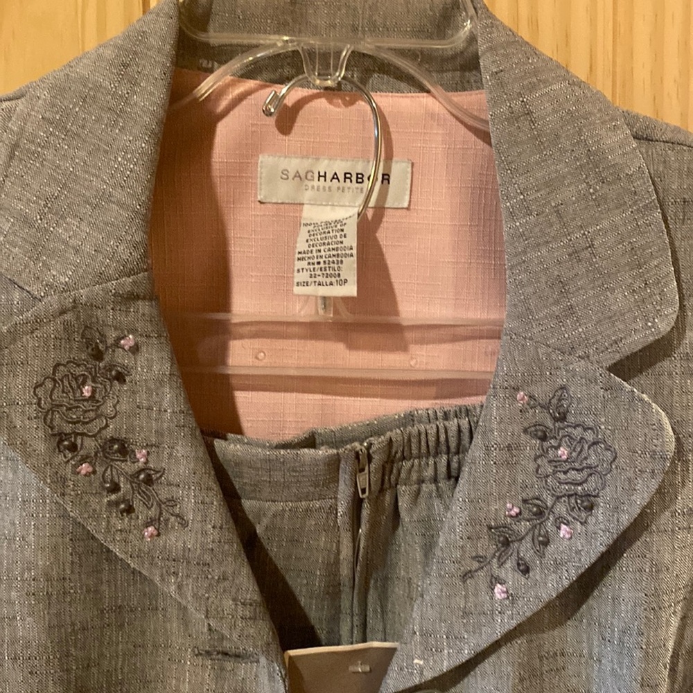 Women’s Sag Harbor 2 pc set (jacket and pants) size 10P. New with tags